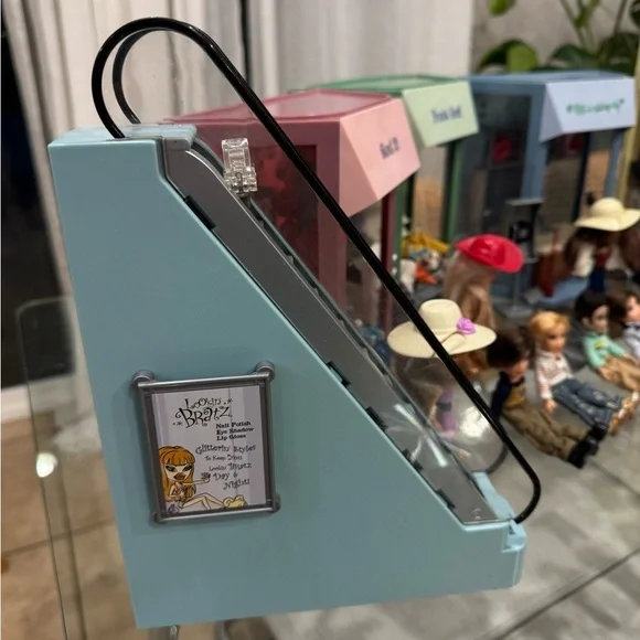Vintage Y2K MGA Bratz Mall Doll‎ Playset with Accessories